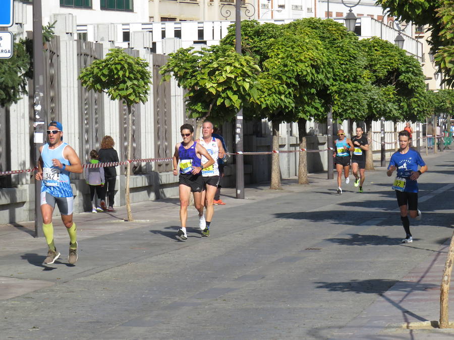 León celebra la carrera 10 kilómetros León, capital española de la gastronomía.