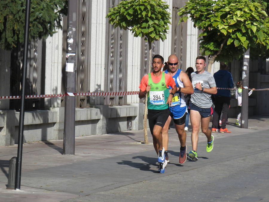 León celebra la carrera 10 kilómetros León, capital española de la gastronomía.