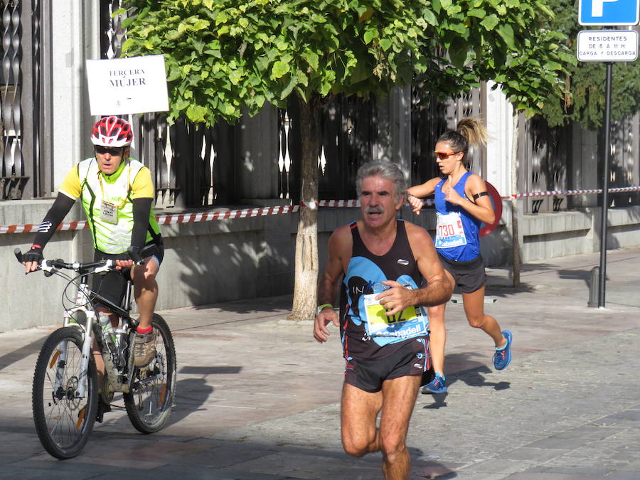 León celebra la carrera 10 kilómetros León, capital española de la gastronomía.