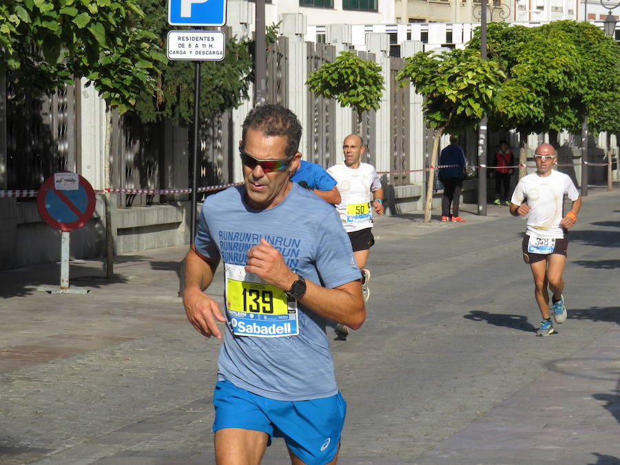 León celebra la carrera 10 kilómetros León, capital española de la gastronomía.