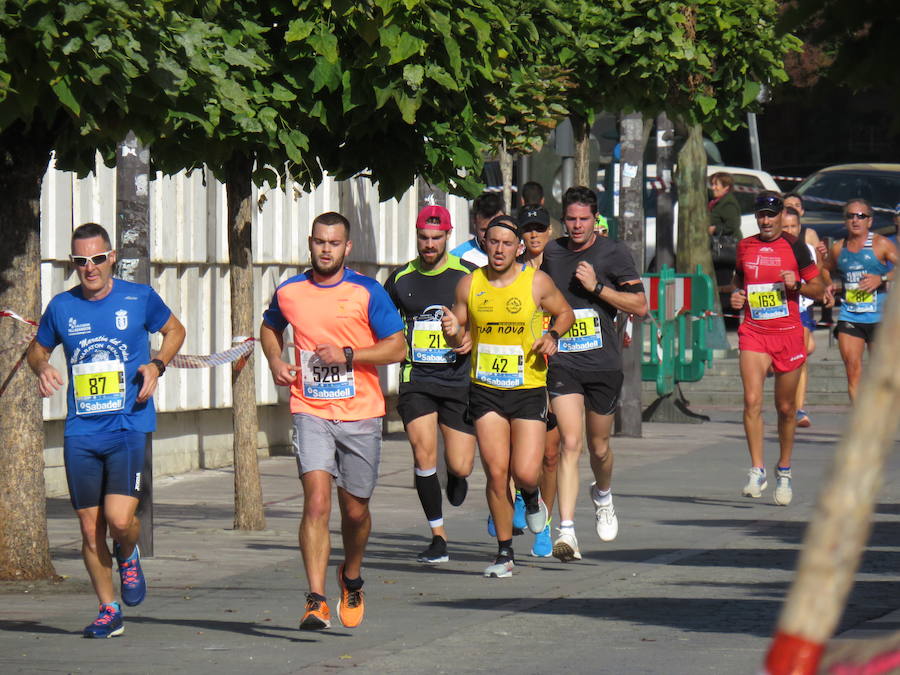 León celebra la carrera 10 kilómetros León, capital española de la gastronomía.