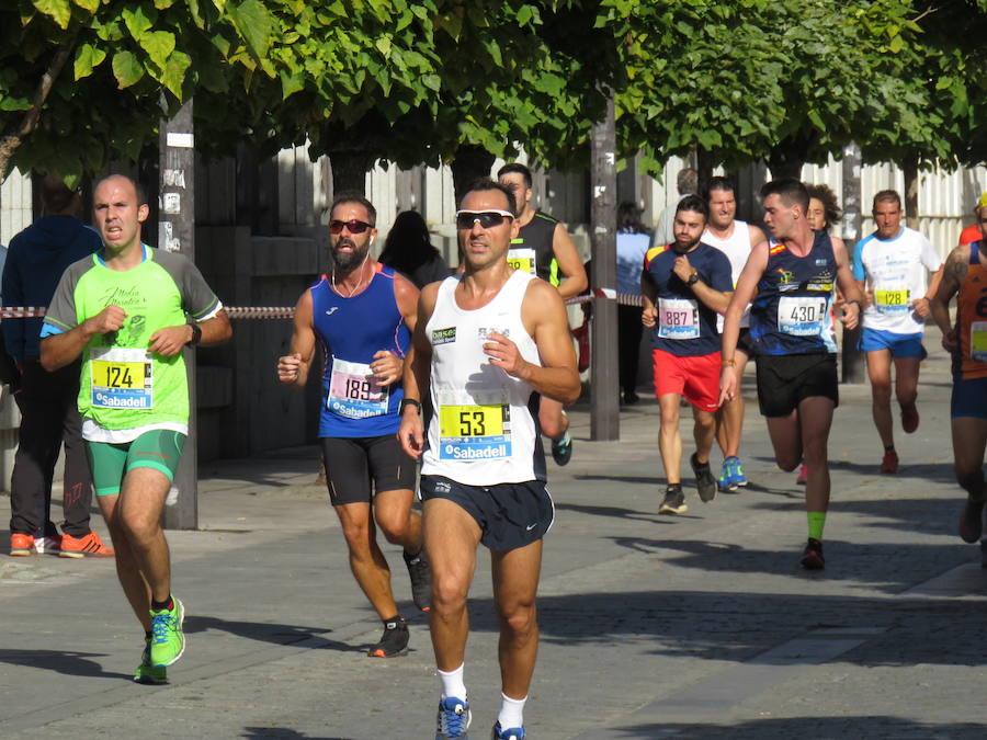 León celebra la carrera 10 kilómetros León, capital española de la gastronomía.