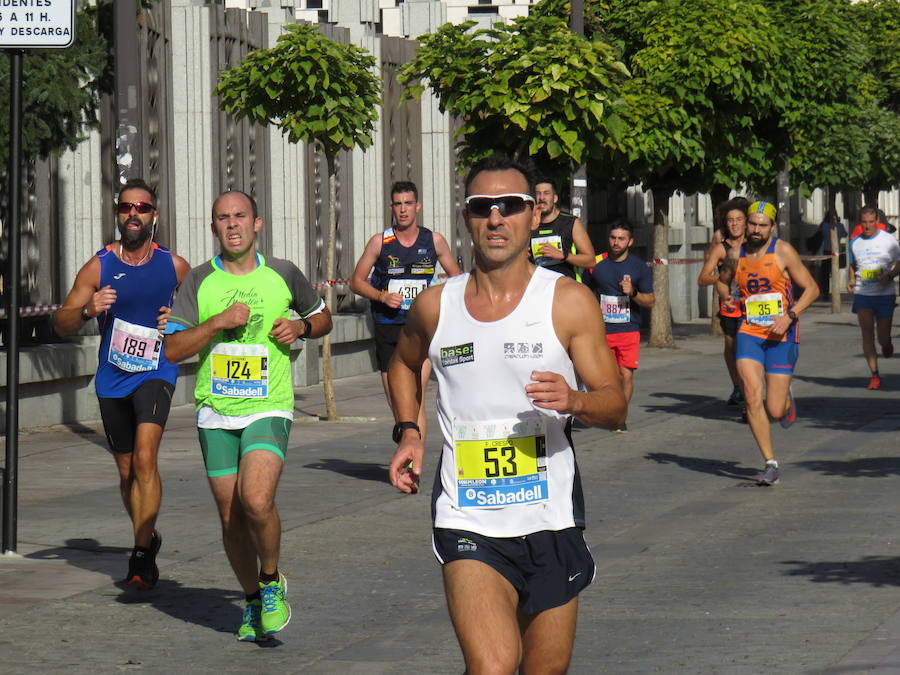 León celebra la carrera 10 kilómetros León, capital española de la gastronomía.