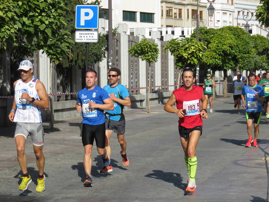 León celebra la carrera 10 kilómetros León, capital española de la gastronomía.