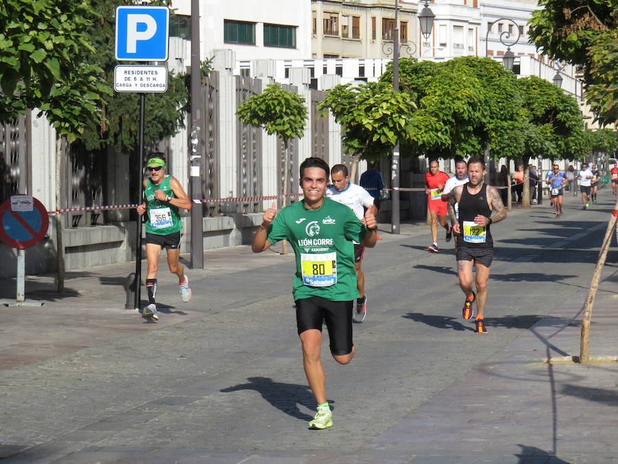 León celebra la carrera 10 kilómetros León, capital española de la gastronomía.