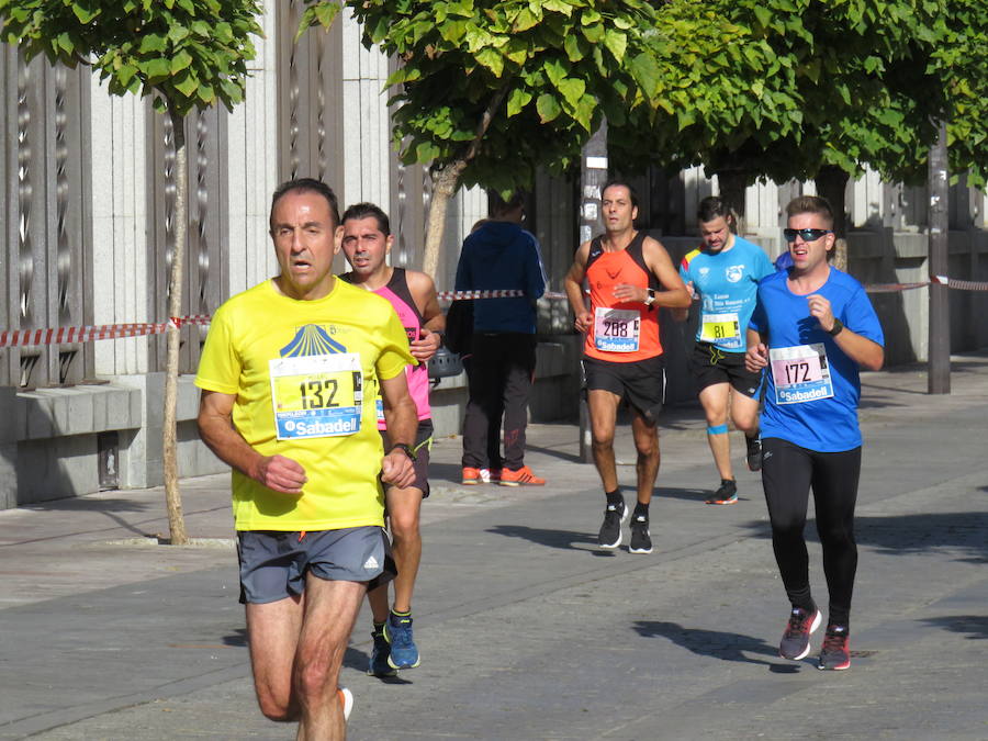 León celebra la carrera 10 kilómetros León, capital española de la gastronomía.