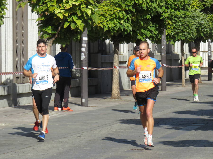 León celebra la carrera 10 kilómetros León, capital española de la gastronomía.