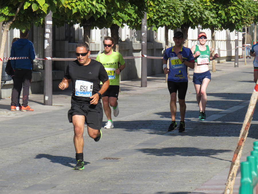 León celebra la carrera 10 kilómetros León, capital española de la gastronomía.