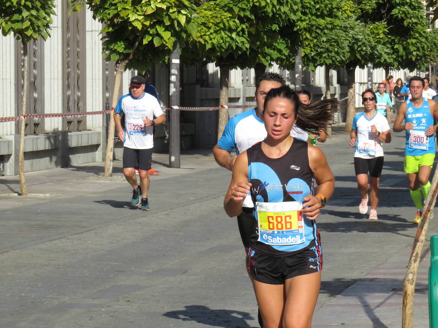 León celebra la carrera 10 kilómetros León, capital española de la gastronomía.