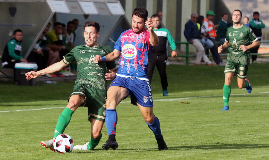 Fotos: Duelo entre la Segoviana y el Astorga