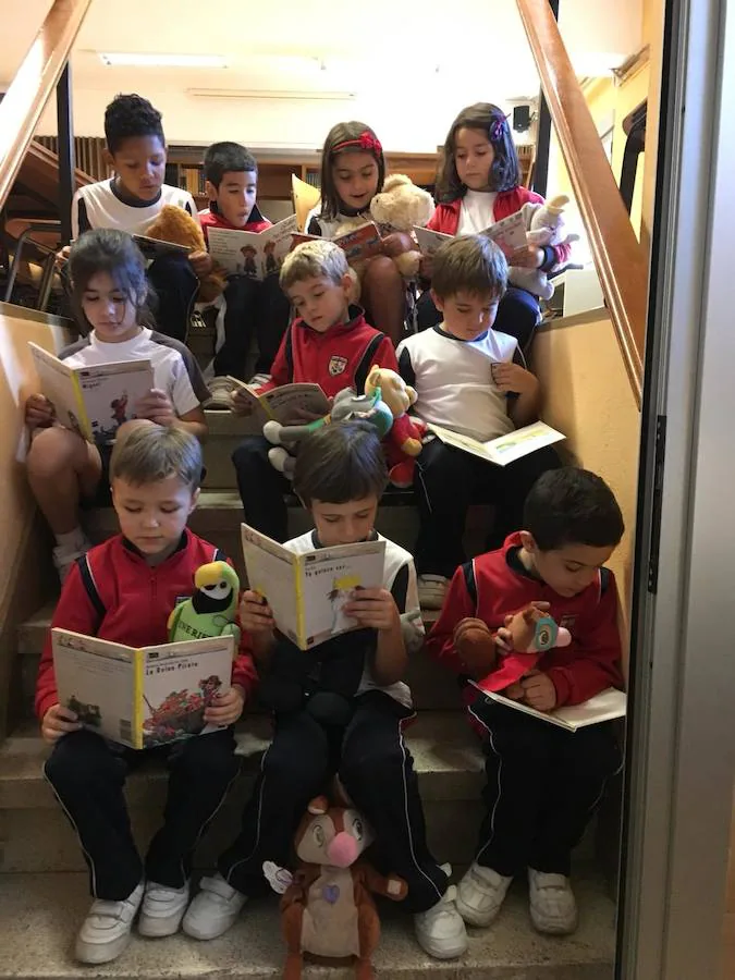 Fotos: Noche de Pijamas en la Biblioteca del Colegio San Ignacio de Ponferrada