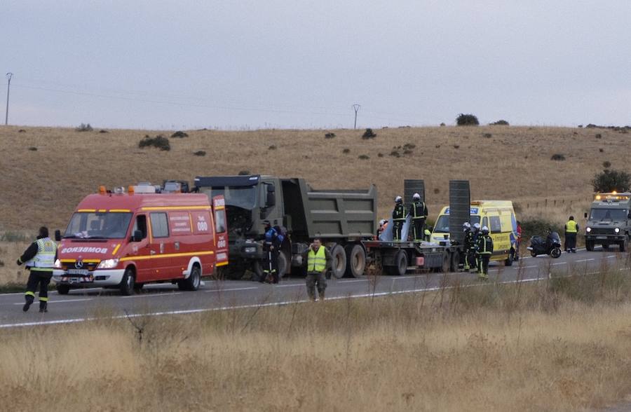Una niña, cuya edad no ha sido facilitada, ha fallecido a primera hora de esta mañana como consecuencia de un choque entre un turismo y un camión del Ejército registrado en Salamanca