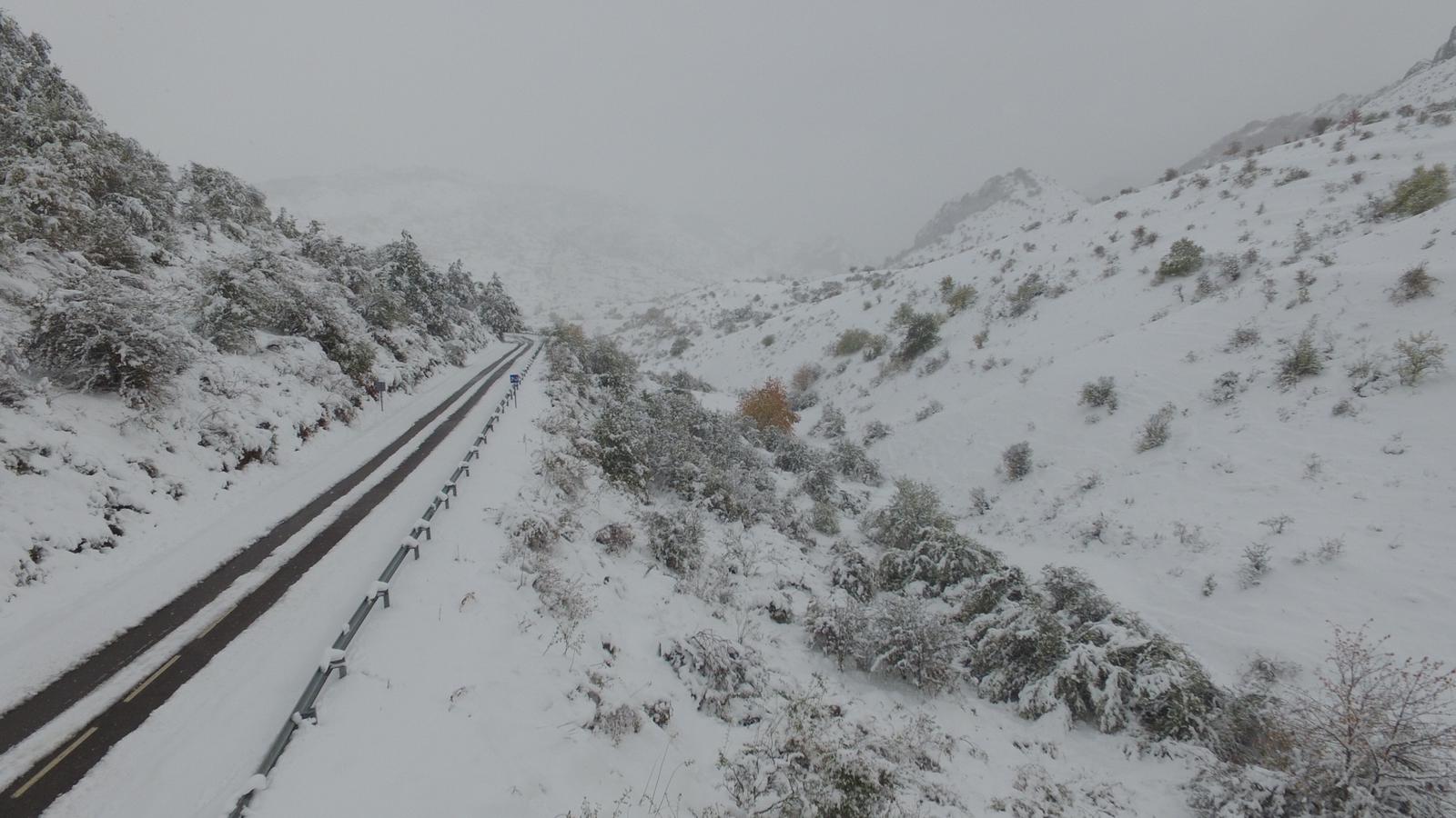 La nieve provoca numerosos problemas en las carreteras de la provincia de León