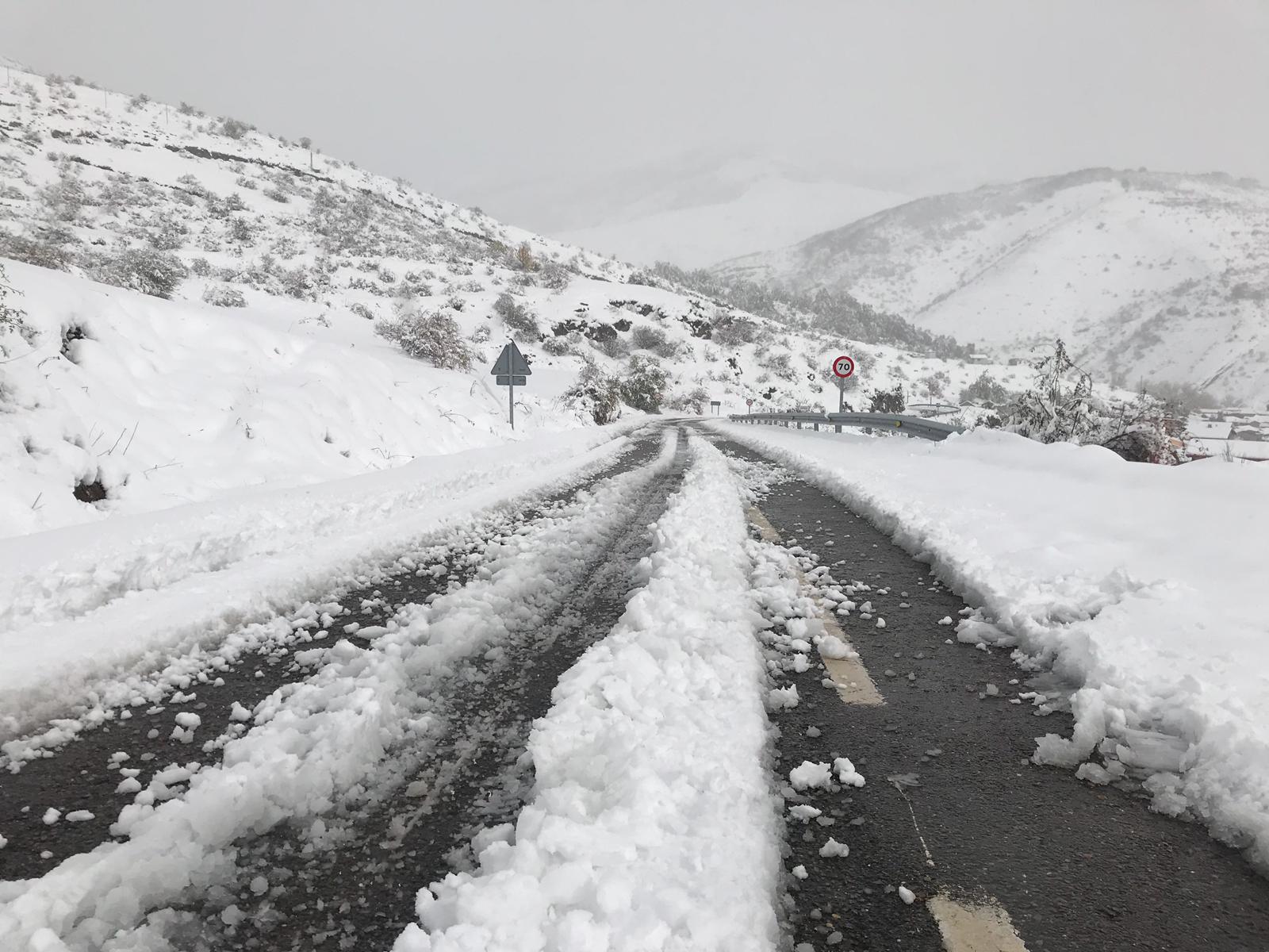 La nieve provoca numerosos problemas en las carreteras de la provincia de León