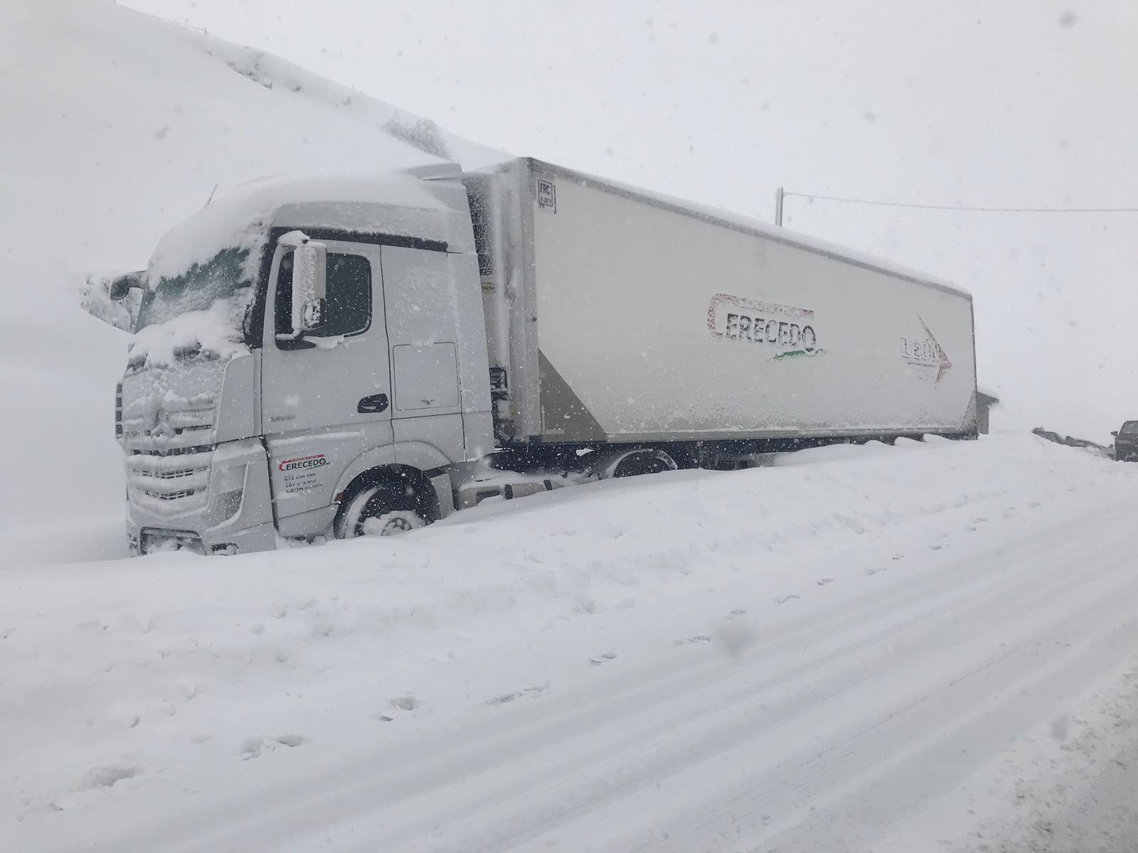 La nieve provoca numerosos problemas en las carreteras de la provincia de León