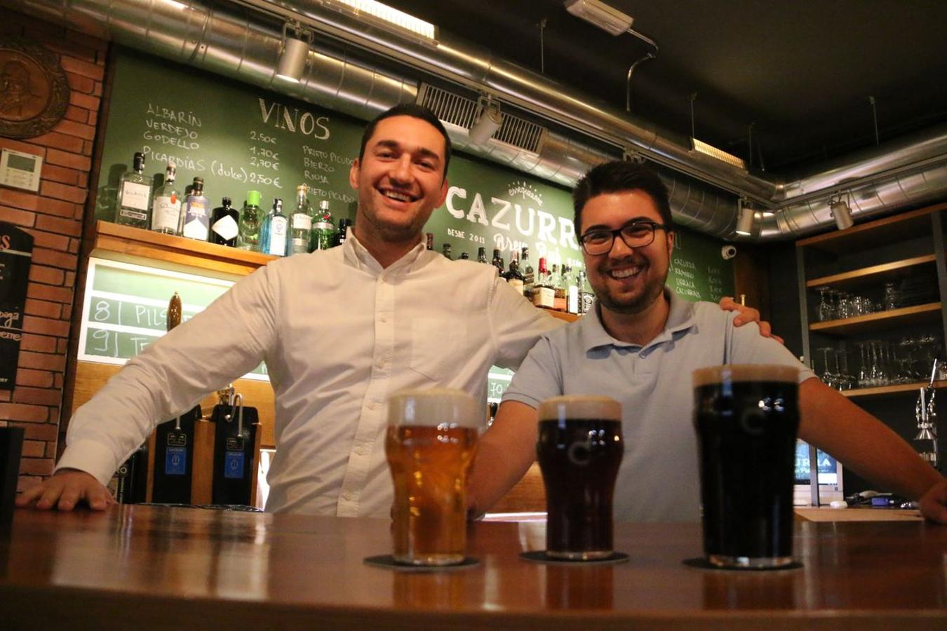 La Cervecería Cazurra está ubicada en la Calle Arquitecto Lázaro, 6