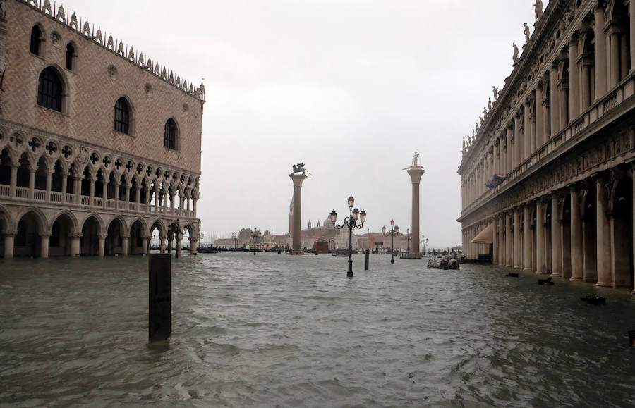 Nueve personas han fallecido en Italia a causa del temporal de fuertes vientos y lluvias torrenciales que mantiene en alerta a varias regiones del país, después de la caída de árboles y el desbordamiento de algunos ríos, según los medios italianos.