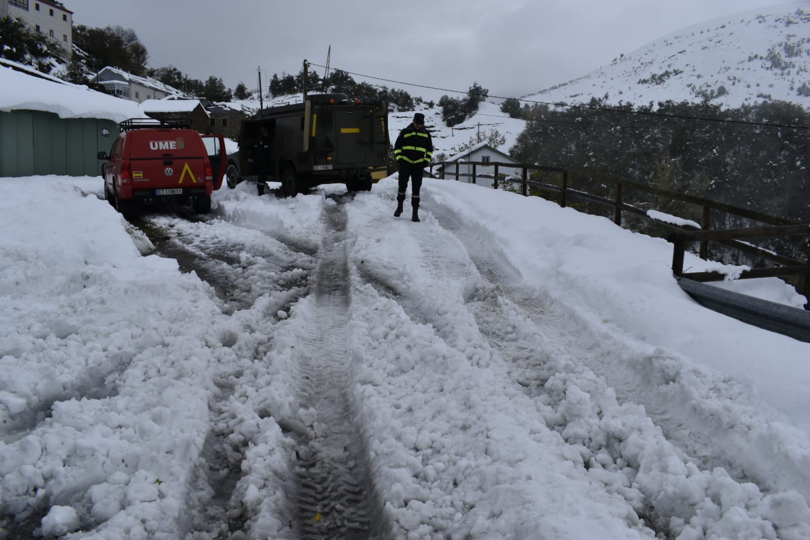 107 militares y 36 vehículos se han desplazado hacia Asturias para colaborar en los trabajos de limpieza de viales y en la normalización de la situación tras la petición expresa del Principado