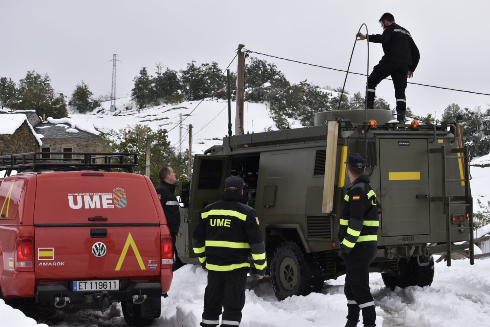 107 militares y 36 vehículos se han desplazado hacia Asturias para colaborar en los trabajos de limpieza de viales y en la normalización de la situación tras la petición expresa del Principado