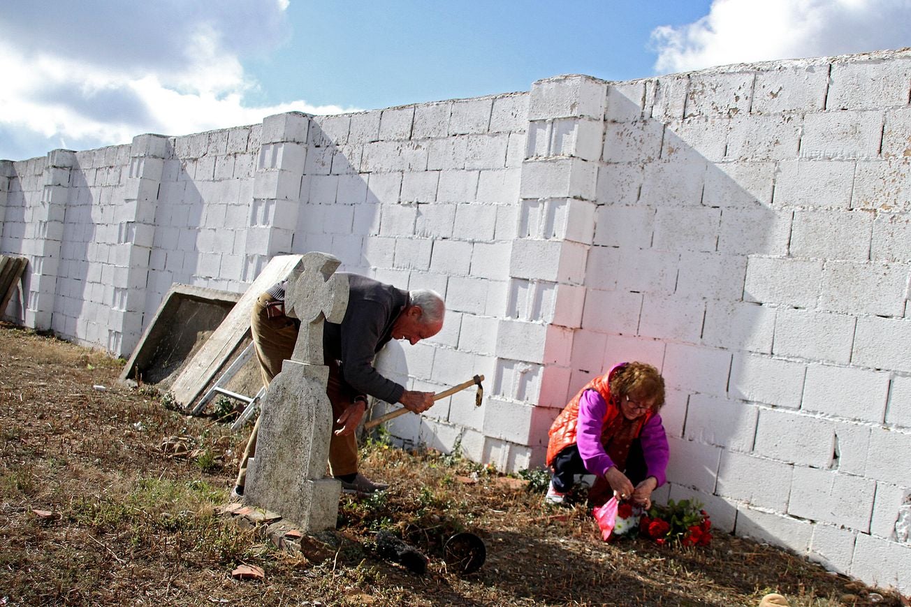 El cementerio de León se prepara para vivir el tradicional Día de Todos los Santos