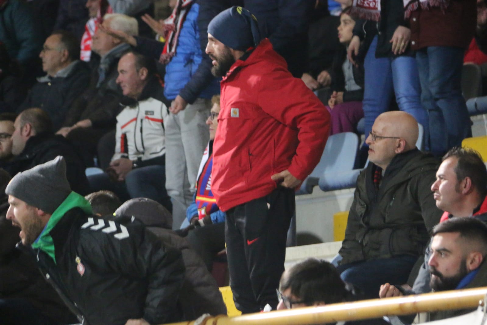 La grada del Reino de León arropó a la Cultural y Deportiva Leonesa en un gran partido ante el FC Barcelona