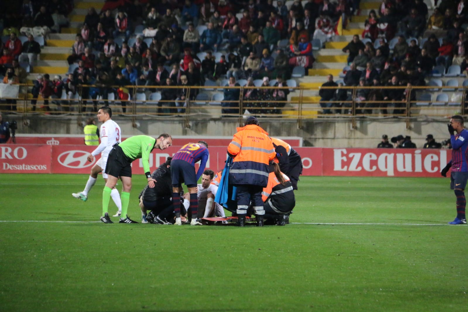 La grada del Reino de León arropó a la Cultural y Deportiva Leonesa en un gran partido ante el FC Barcelona