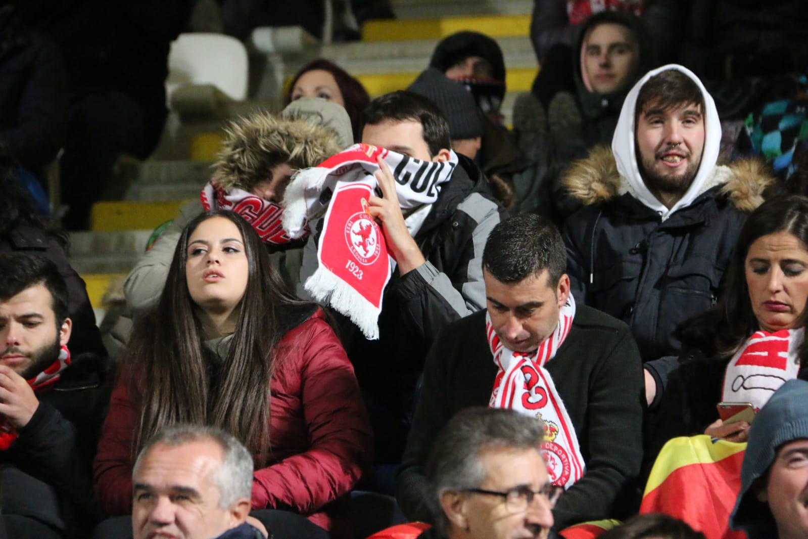 La grada del Reino de León arropó a la Cultural y Deportiva Leonesa en un gran partido ante el FC Barcelona