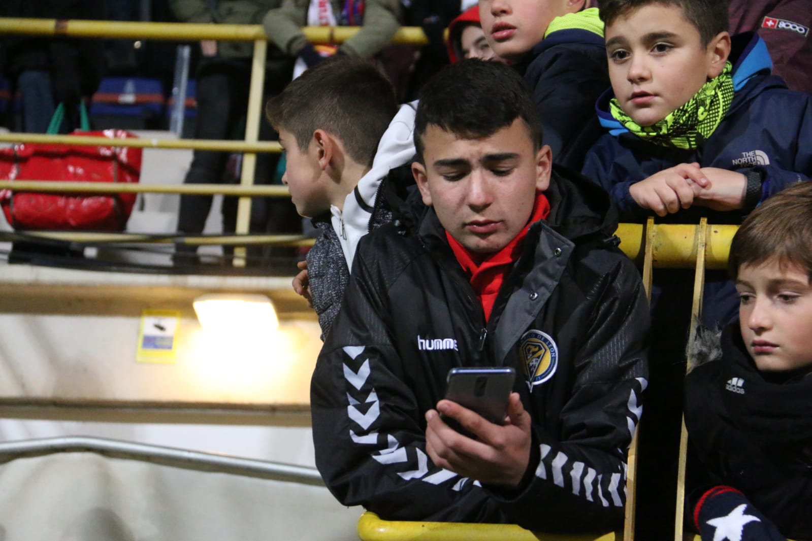 La grada del Reino de León arropó a la Cultural y Deportiva Leonesa en un gran partido ante el FC Barcelona