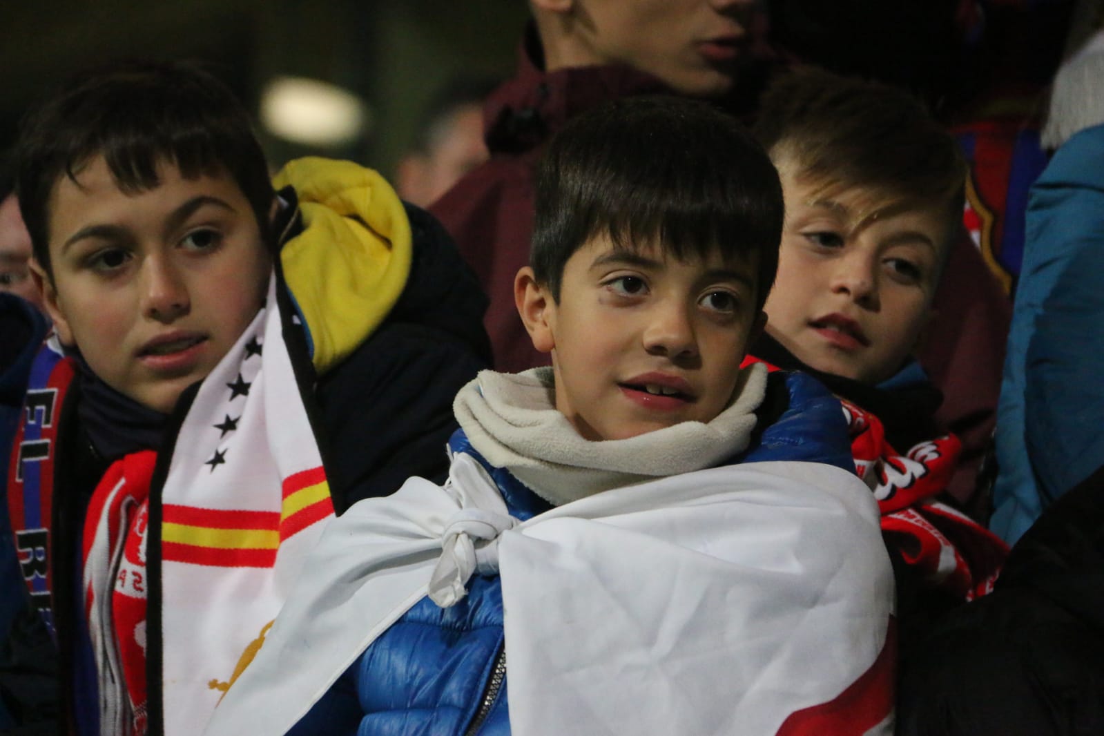 La grada del Reino de León arropó a la Cultural y Deportiva Leonesa en un gran partido ante el FC Barcelona