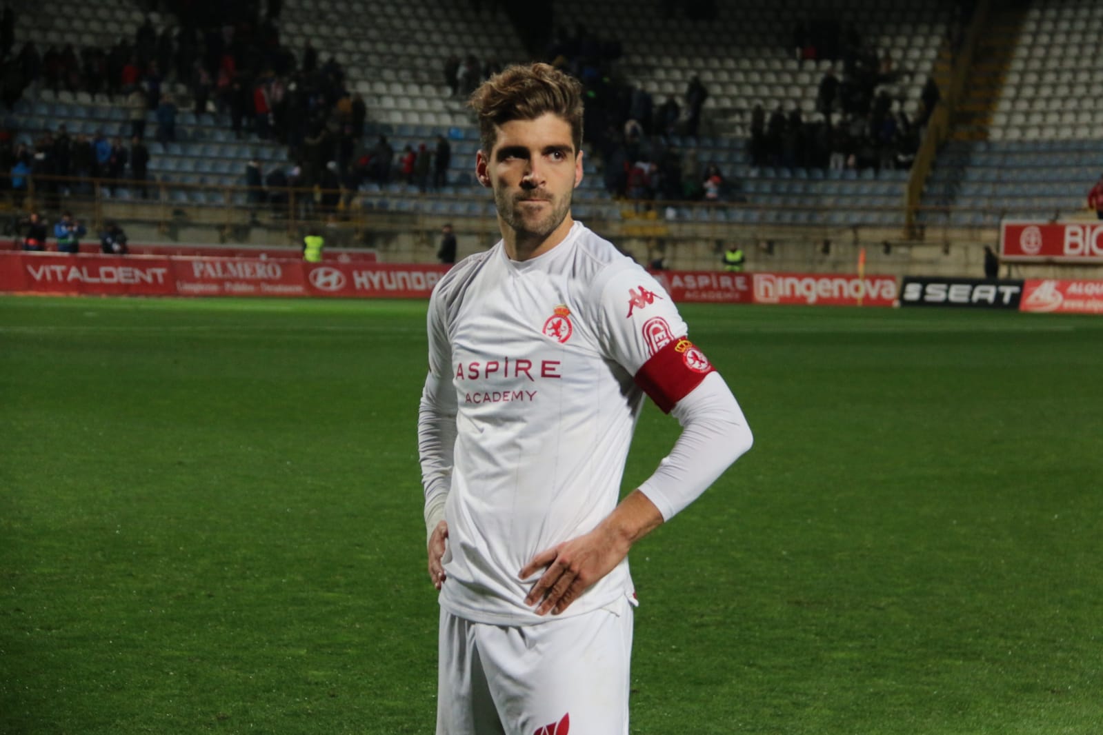 La grada del Reino de León arropó a la Cultural y Deportiva Leonesa en un gran partido ante el FC Barcelona