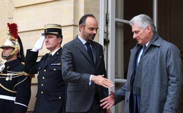 El 'premier' Edouard Philippe y el presidente cubano, Miguel Díaz-Canel, en el Elíseo.