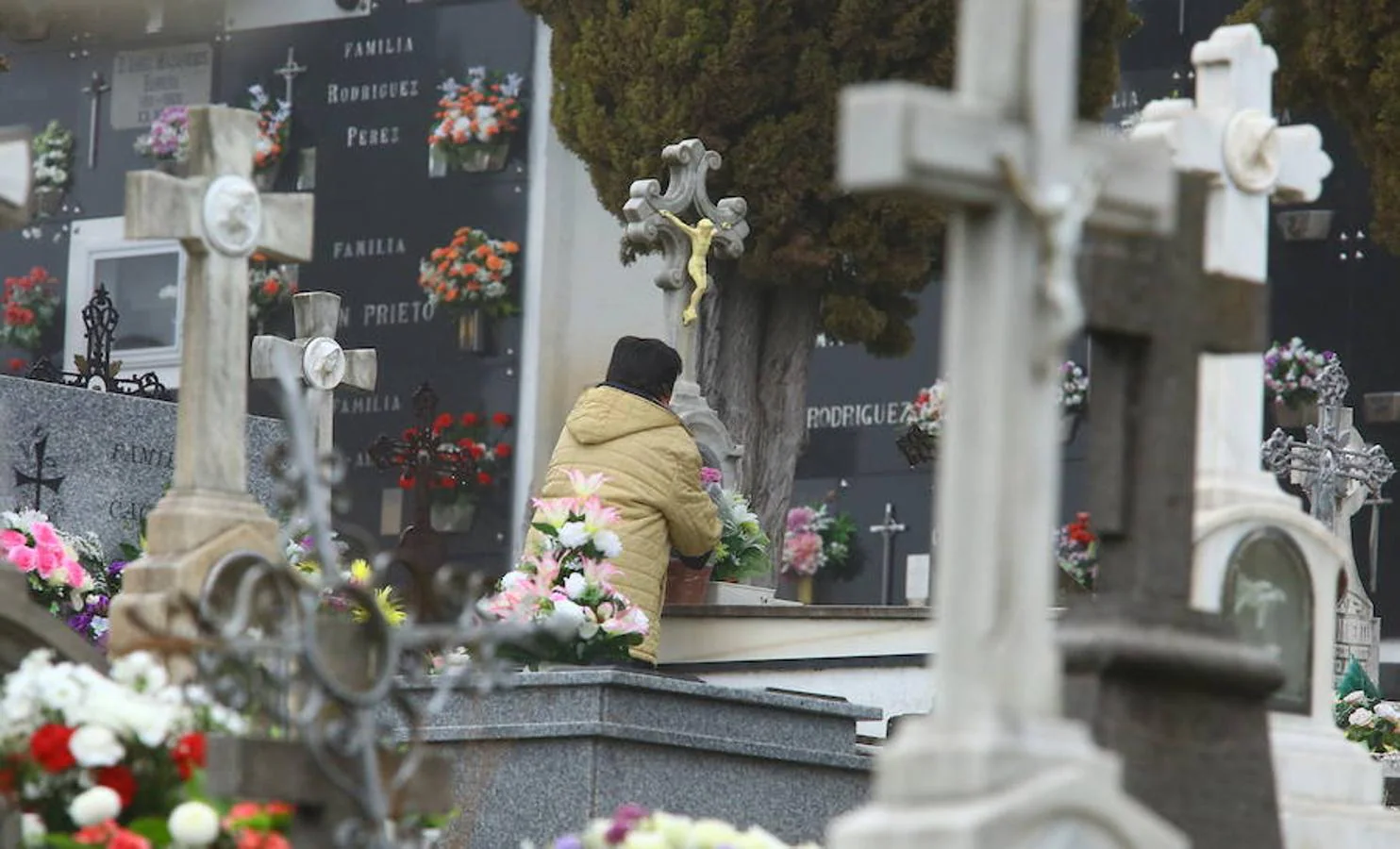 Fotos: Día de Todos los Santos en el cementerio municipal de Ponferrada