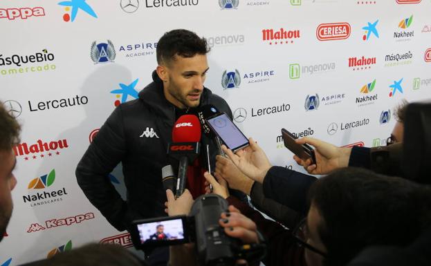 Jorge Ortiz, en la zona mixta.