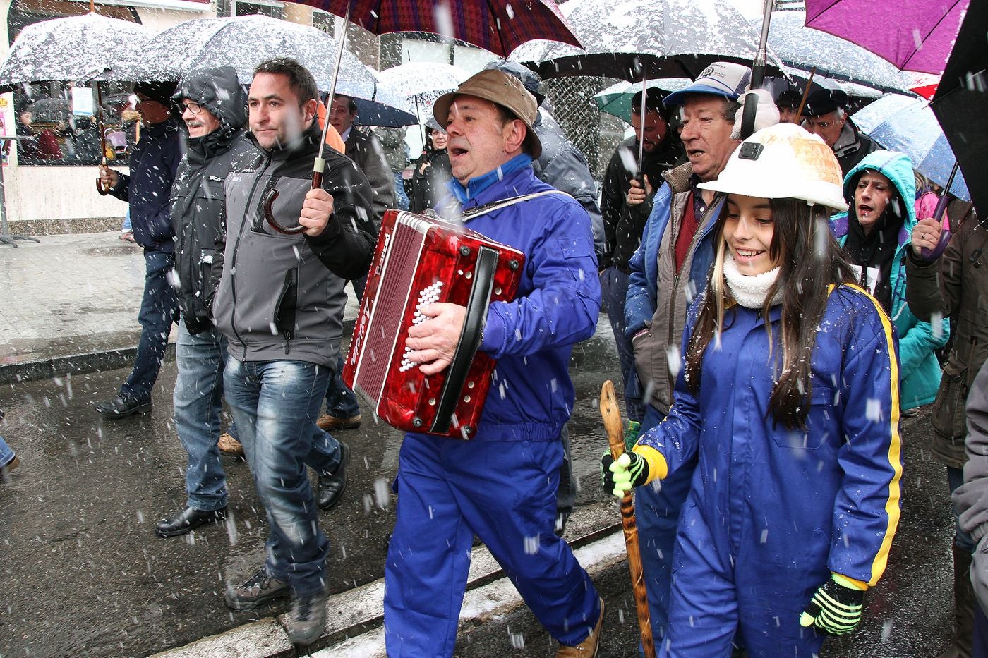 Manifestantes en la marcha negra. 