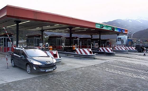 Valverde de La Virgen aprueba una moción para pedir la supresión del peaje de la AP-66