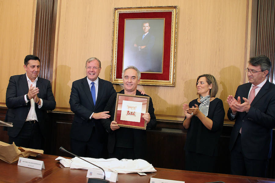 Fotos: Entrega del Manjarín de plata a Ferrán Adriá