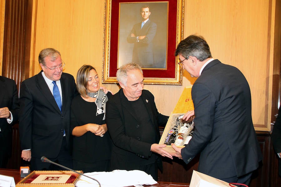 Fotos: Entrega del Manjarín de plata a Ferrán Adriá