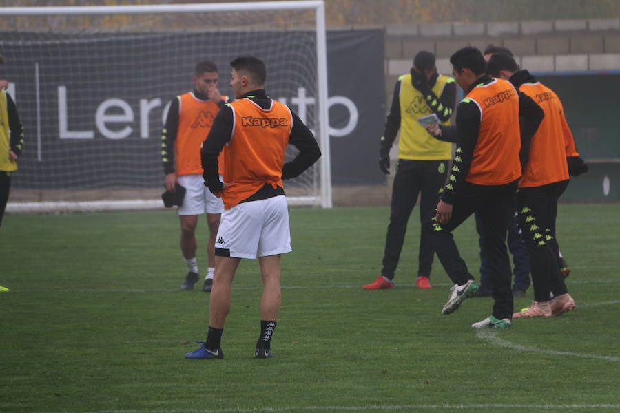 Fotos: Entrenamiento de la Cultural para preparar el derbi en Ponferrada