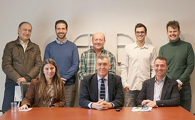 Javier Cepedano, junto a los galardonados.