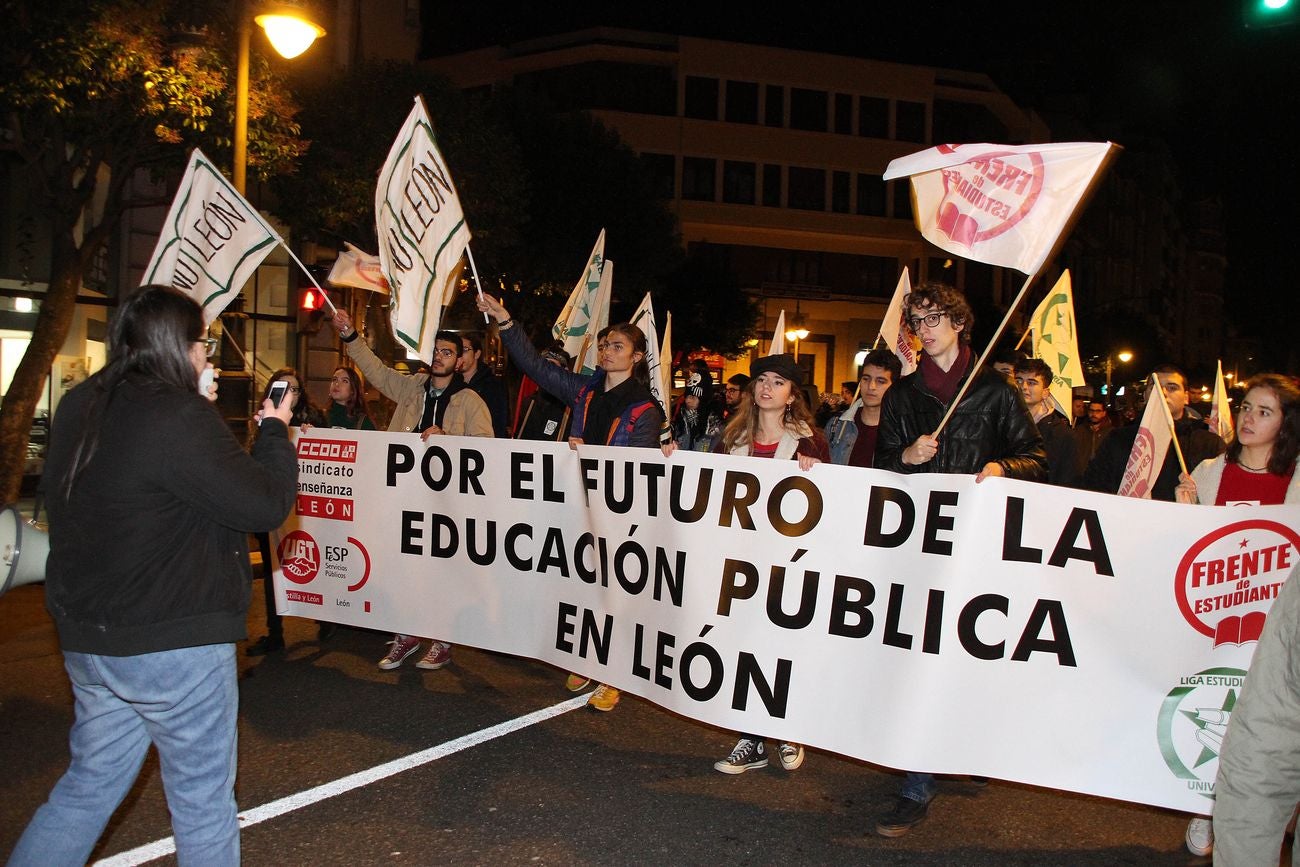 Más de 12.000 personas se dan cita en la capital para defender el futuro de la provincia 