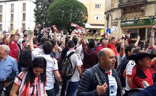 Uno de los últimos corteos de la afición de la Cultural.