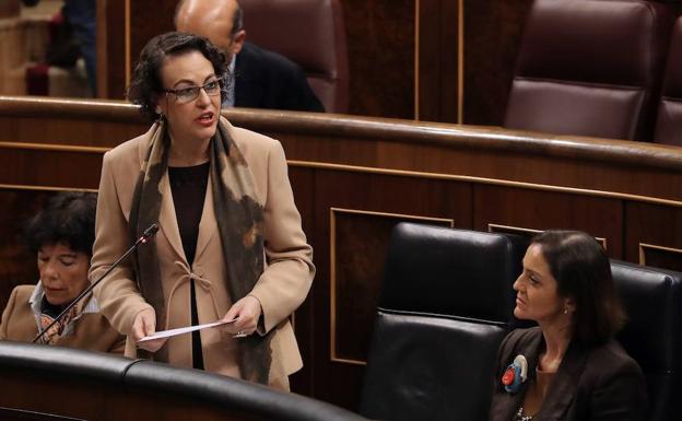 La ministra de Trabajo, Magdalena Valerio, en el pleno del Congreso de los Diputados.