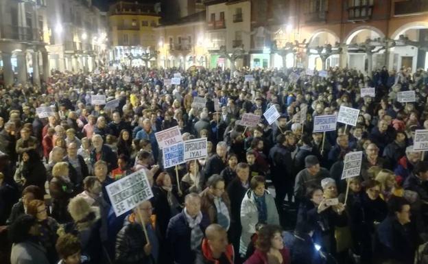 Imagen principal - Manifestación en Aranda de Duero por una sanidad pública de calidad. 