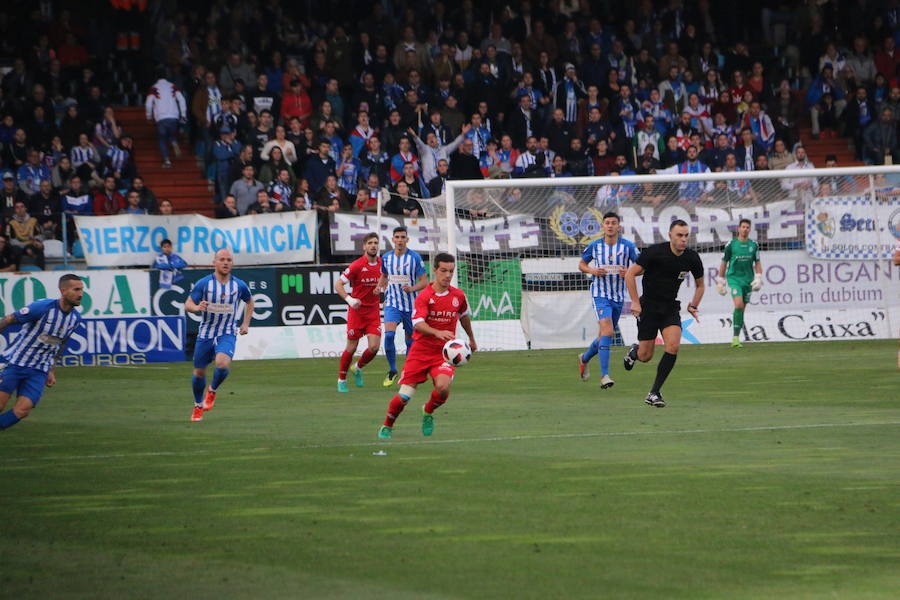 Fotos: Imágenes de la Orimera parte del derbi Ponferradina-Cultura I