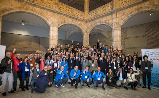 El director general de la Fundación Bancaria La Caixa, Jaume Giró (en el centro), participó en un acto de voluntariado en Burgos