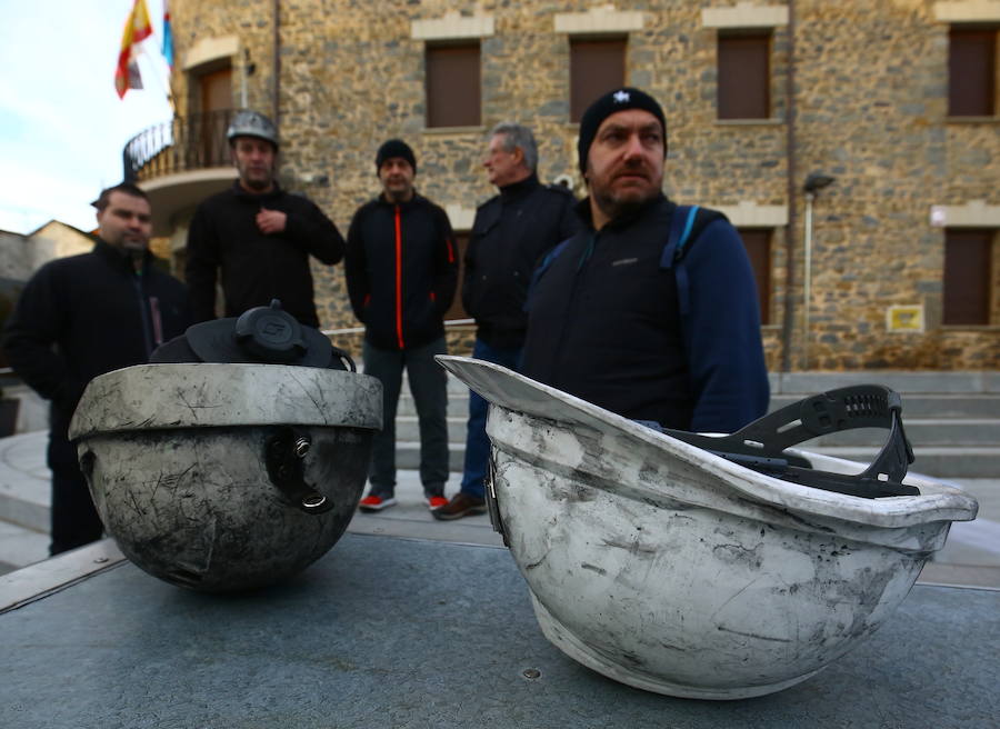 Fotos: La marcha minera de Toreno pone rumbo a Oviedo