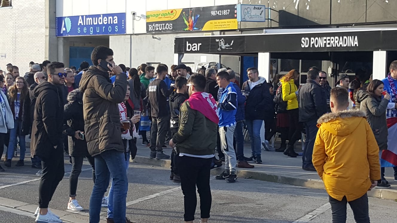 Fotos: La afición de la Ponferradina se deja sentir