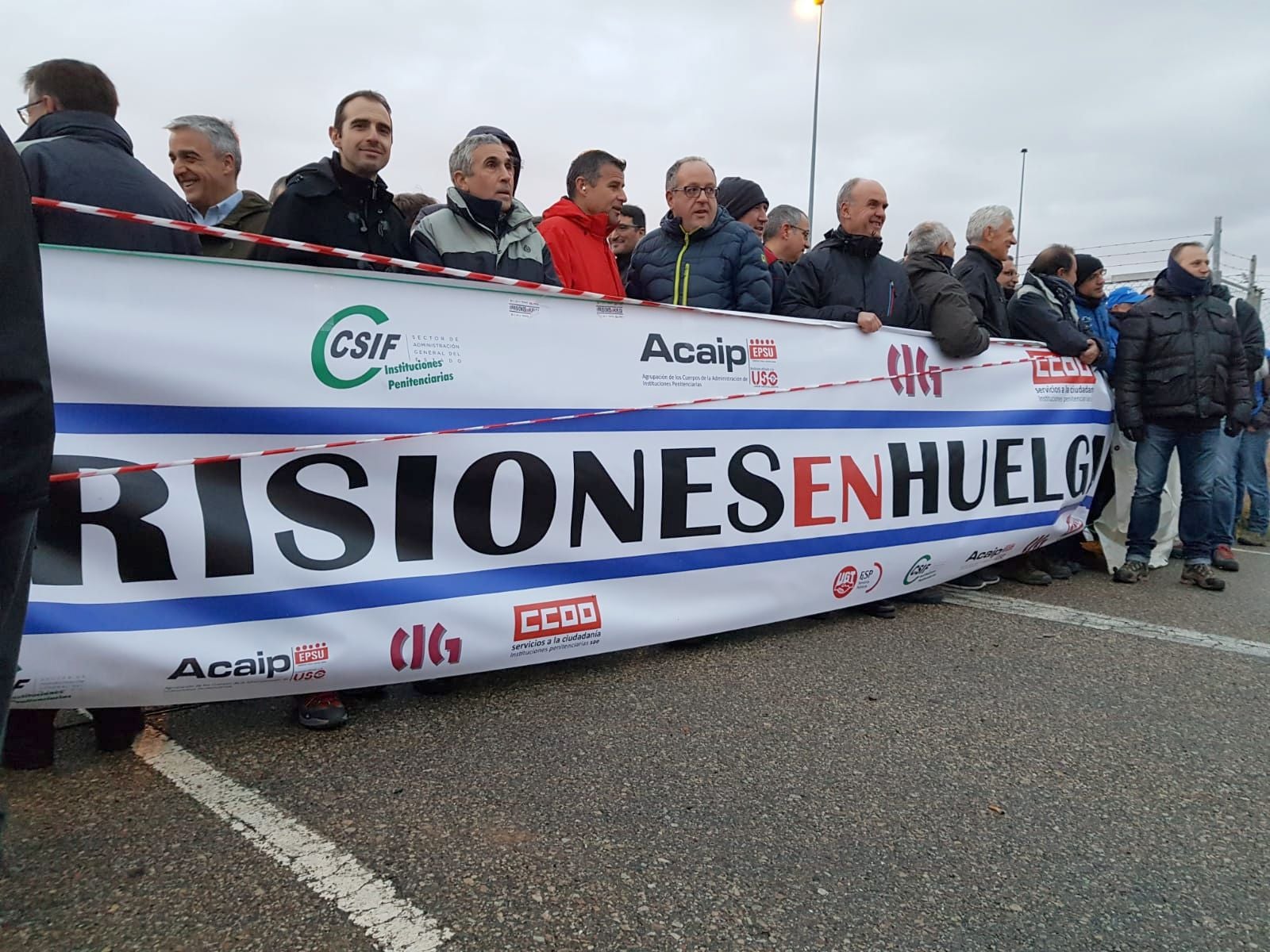 Los funcionarios de la cárcel de León endurecen su protesta y no permiten relevos ni diligencias