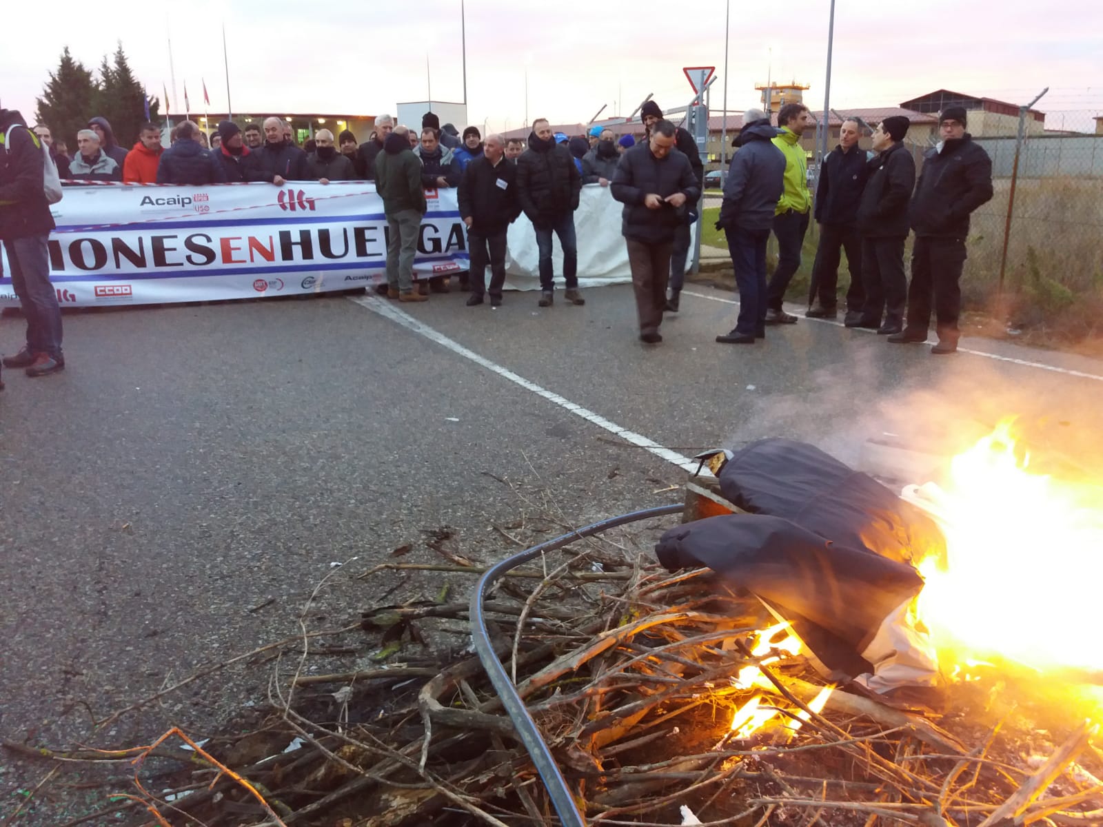 Los funcionarios de la cárcel de León endurecen su protesta y no permiten relevos ni diligencias