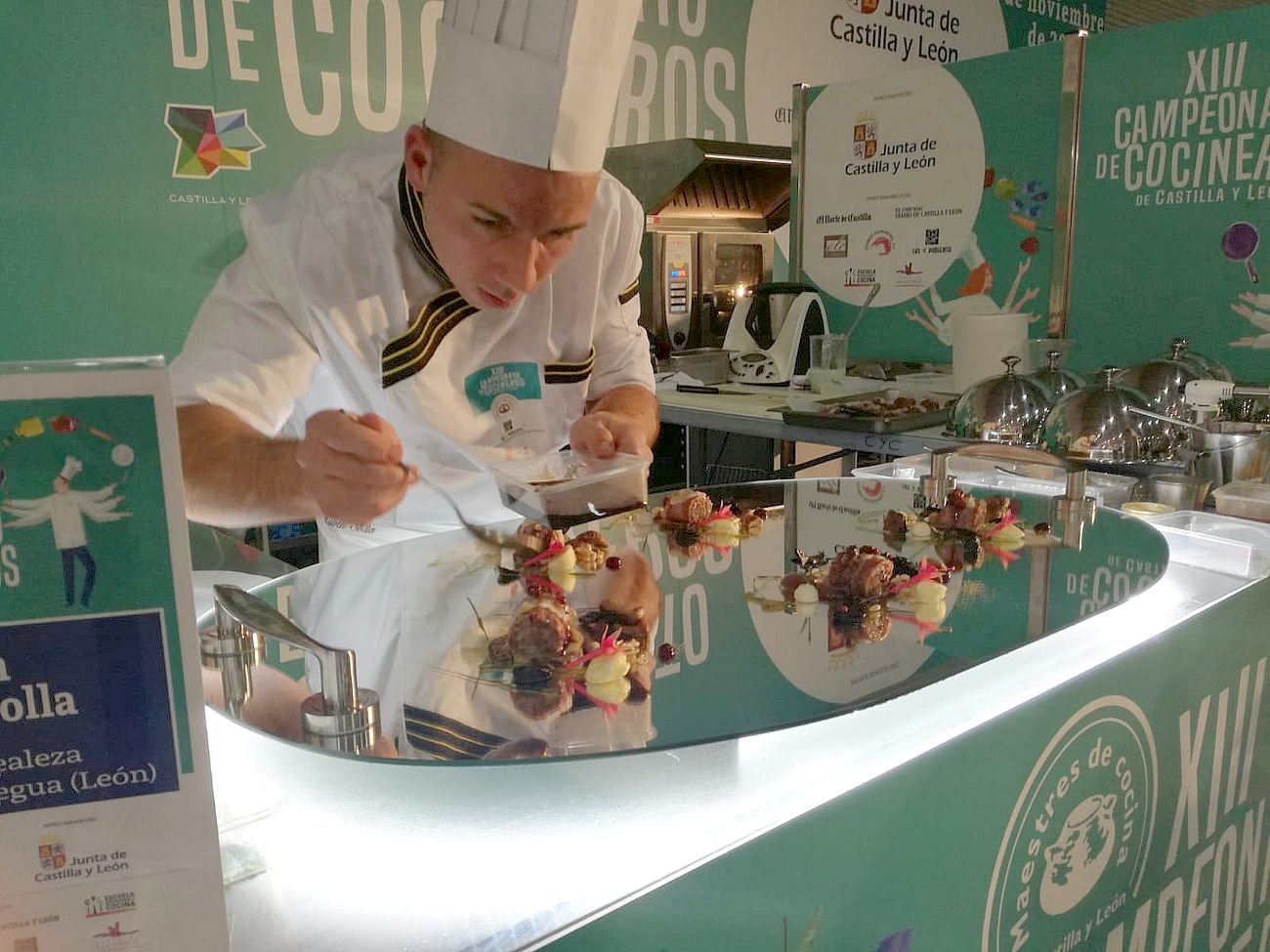 El cocinero Rubén Solla, chef en la Finca La Realeza y Docente, representará este sábado a León en la final del XIII Campeonato de Maestres de Cocina en Intur